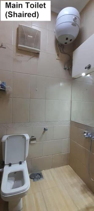 Rooms, Shared With A Separate Private Entrance In Nasr City,cairo,egypt Near The New Malaysian Students Building, The Abana, Al-fajr Institute For Teaching Languages 15 Min From International Airport, 25 Min Downtown And 40 Min To Pyr * El Cairo